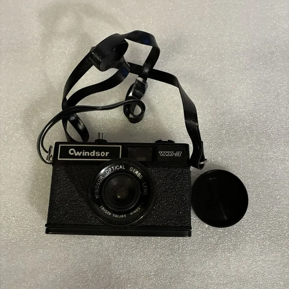 Windsor WX-3 —35mmCamera With Case Box, Original Information Booklets And Straps